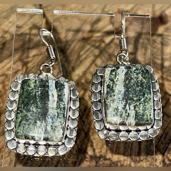 Chrysotile in Serpentine Earrings 1 7/8” - Picture 3 of 8
